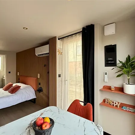 Independante Avec Terrasse Privee, Parking & Climatisation *