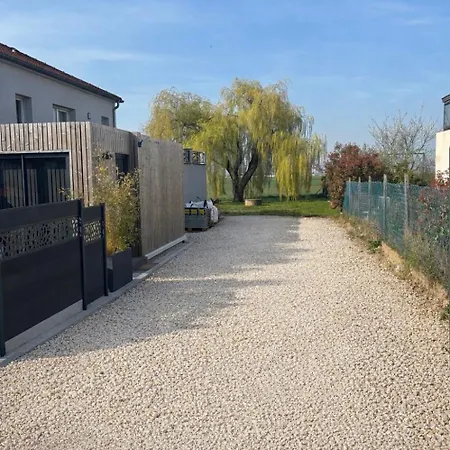 Independante Avec Terrasse Privee, Parking & Climatisation *