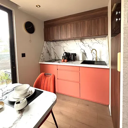 Independante Avec Terrasse Privee, Parking & Climatisation *